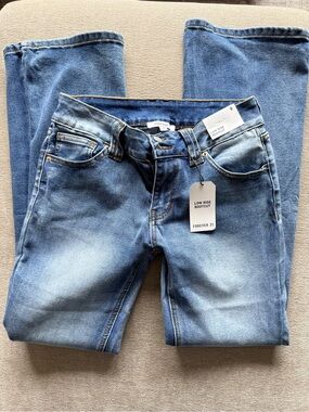 Forever 21 Women’s Blue Low-Rise Bootcut Jeans Size 9 NWT